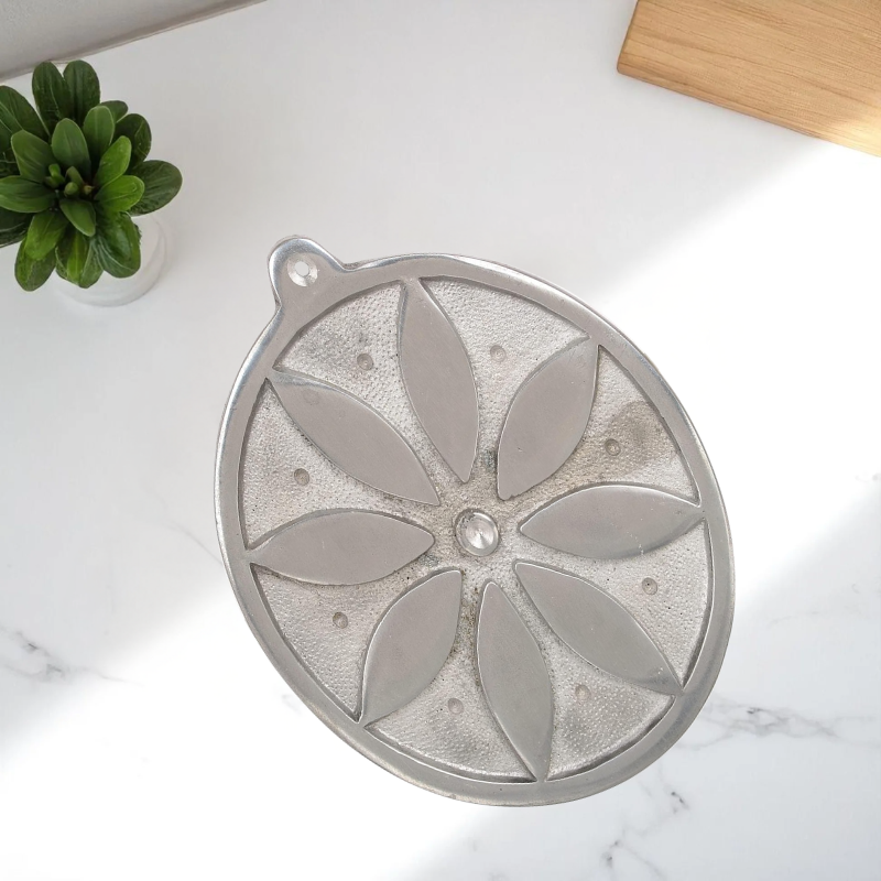 Kriti Creations Aluminium Helix-Flower Plate (13 x 13 x 0.5 Cm)